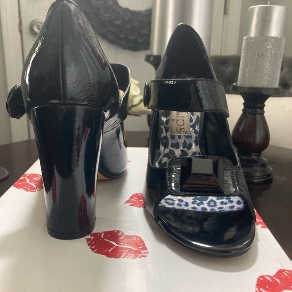 Two Lips💋 Black Patent leather open toe - Picture 2 of 3